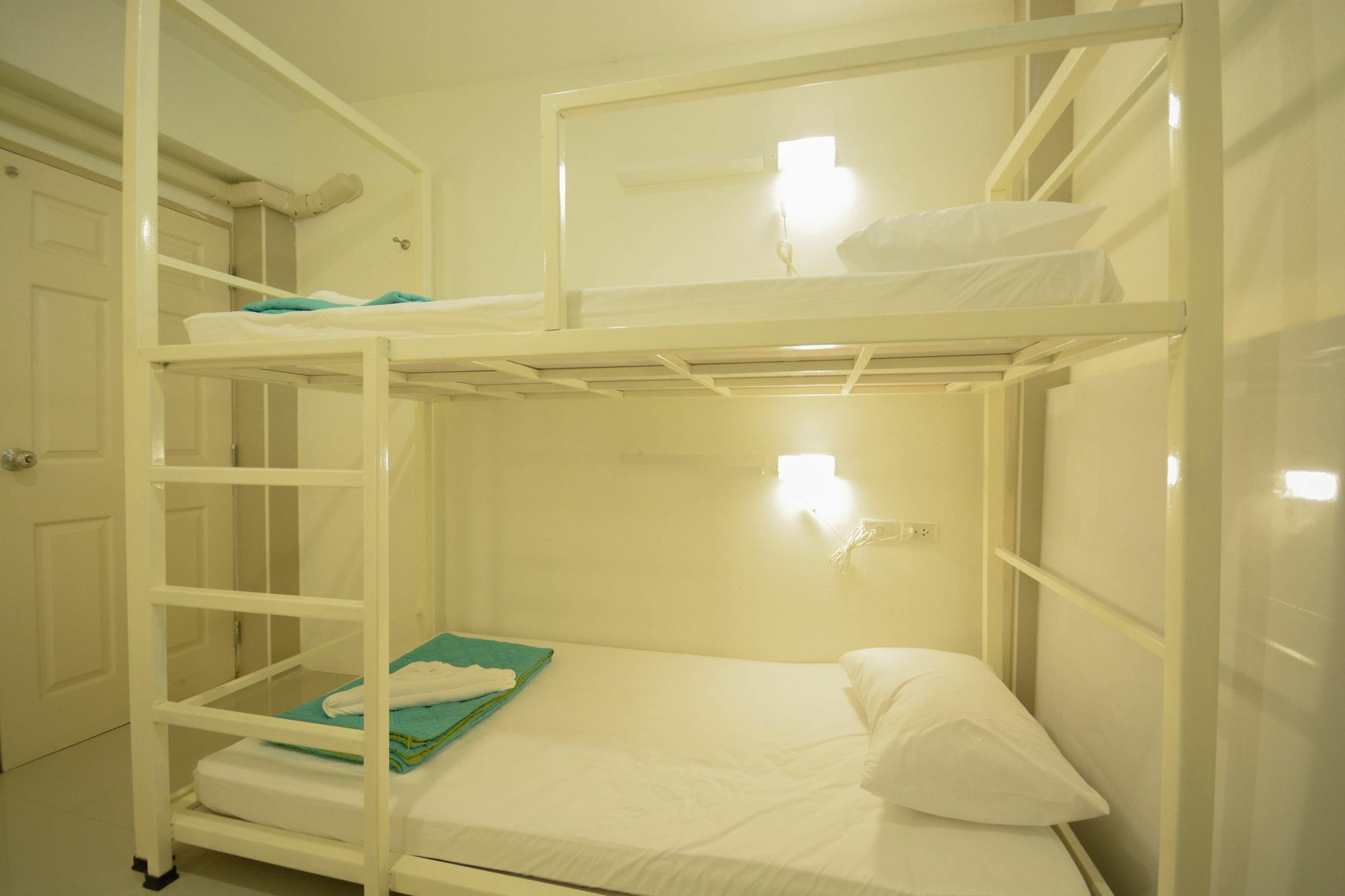 Hostel Irest Ao Nang Seafront Exterior foto