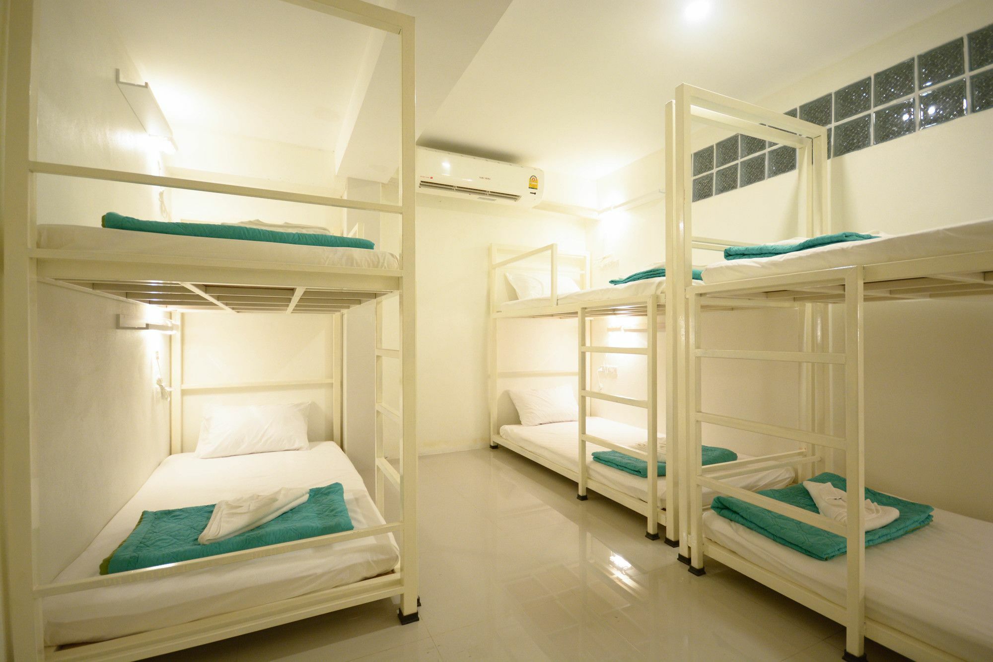 Hostel Irest Ao Nang Seafront Exterior foto