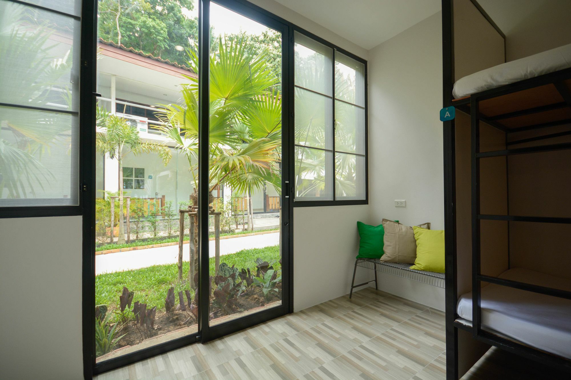 Hostel Irest Ao Nang Seafront Exterior foto